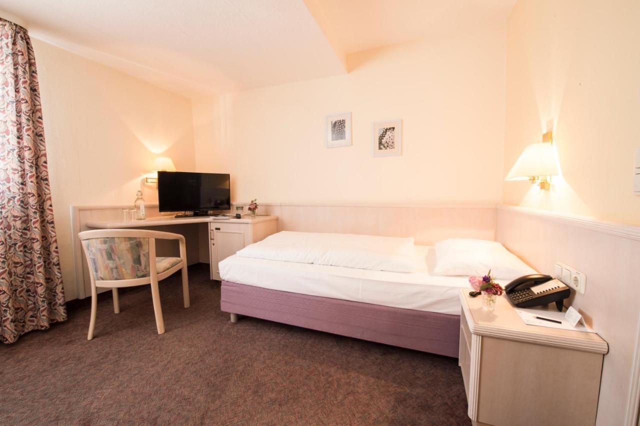 Hotel Traube Ruedesheim Рюдесхайм-на-Рейне Экстерьер фото