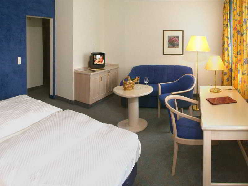 Hotel Traube Ruedesheim Рюдесхайм-на-Рейне Экстерьер фото