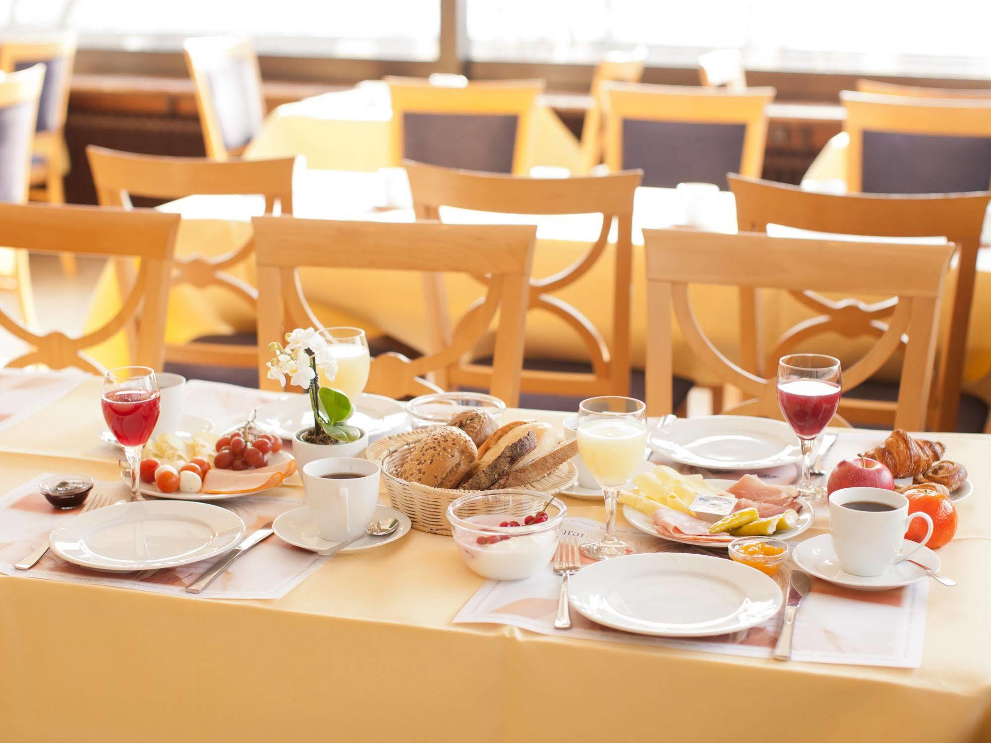Hotel Traube Ruedesheim Рюдесхайм-на-Рейне Экстерьер фото