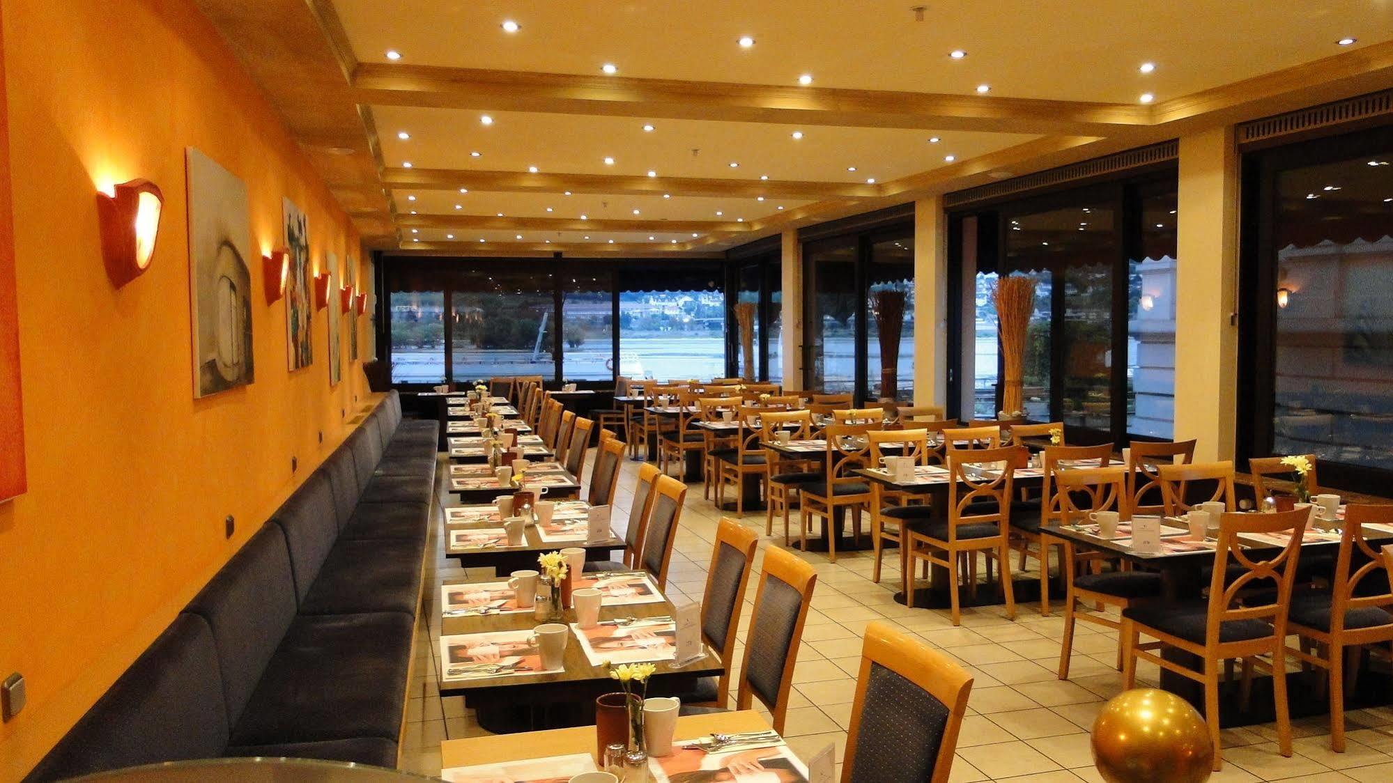 Hotel Traube Ruedesheim Рюдесхайм-на-Рейне Экстерьер фото