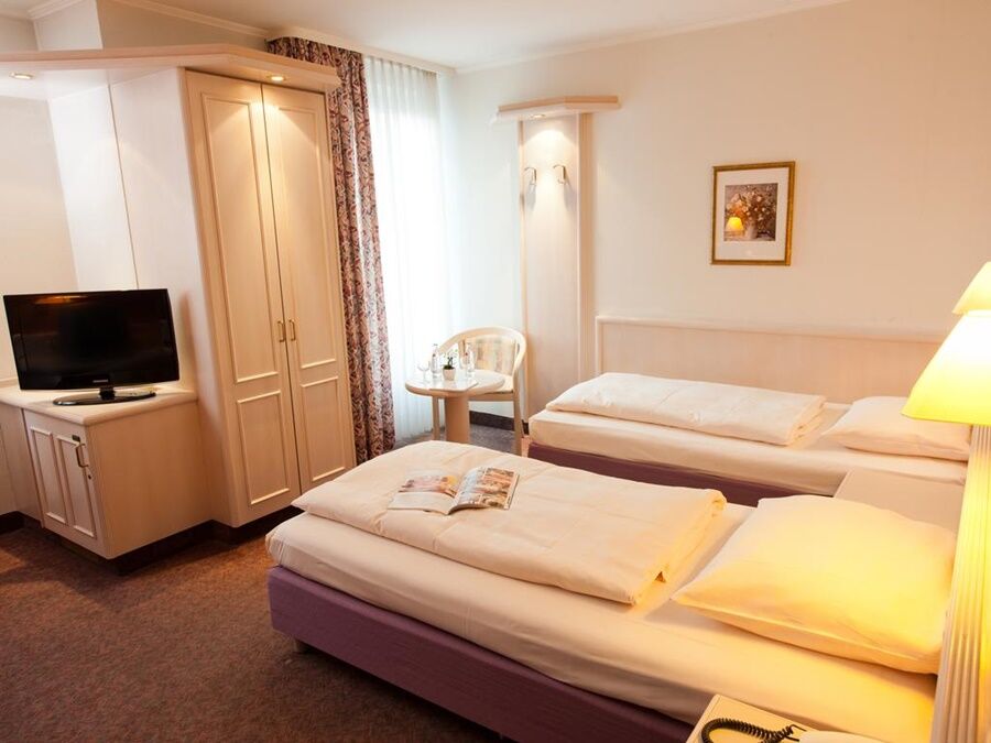Hotel Traube Ruedesheim Рюдесхайм-на-Рейне Экстерьер фото